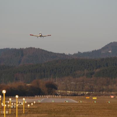 08 Lzzi Short Final Z142 Opt